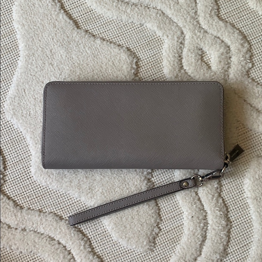Michael Kors Jet Set Travel Continental Wallet - Picture 3 of 5